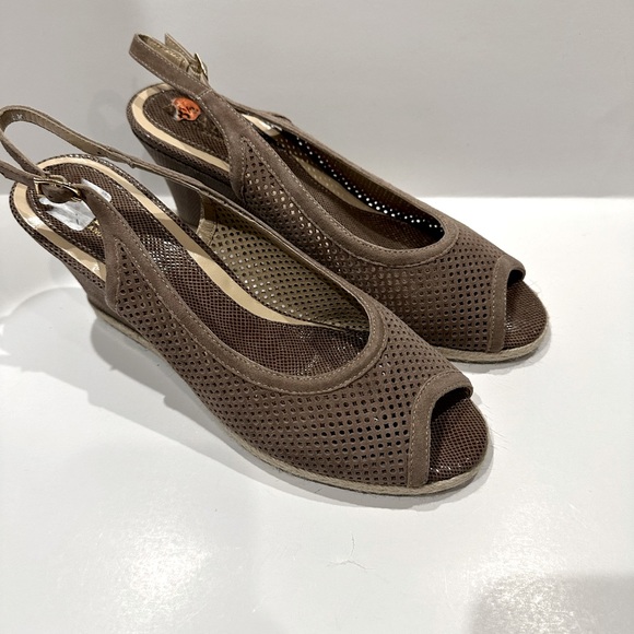 Almafi Women's Gaila Wedge Suede Sandals - Picture 2 of 6